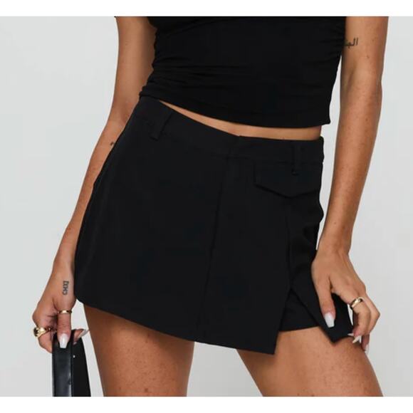 Princess Polly Sweaters - NWT Princess Polly DEUCE SPLIT SKORT BLACK size 2